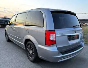 Lancia Voyager Voyager S 2,8 CRD*NAVI*LEDER*PDC+R-KAM*7 SITZER* Bild 5