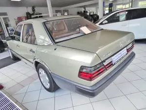 Mercedes-Benz E 230 /Schiebedach/H-Gutachten/Leder/ZV/Bestzust. Bild 4