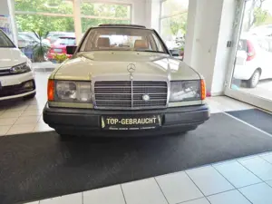 Mercedes-Benz E 230 /Schiebedach/H-Gutachten/Leder/ZV/Bestzust. Bild 2