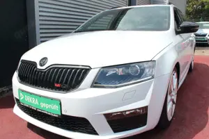 Skoda Octavia OCTAVIA COMBI RS 230 AUTOMATIK NAVI LEDER 2.Hd