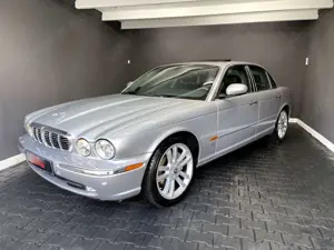 Jaguar XJ 3.0 AUTOMATIK, NAVIGATION, XENON, PDC Bild 2
