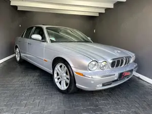 Jaguar XJ 3.0 AUTOMATIK, NAVIGATION, XENON, PDC Bild 3