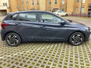 Hyundai i20 blue 1.2 Pure Bild 4