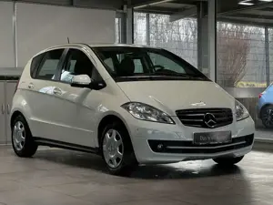 Mercedes-Benz A 160 NAVI PARKTRONIC KLIMAANLAGE+SITZHEIZUNG+++ Bild 2