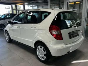 Mercedes-Benz A 160 NAVI PARKTRONIC KLIMAANLAGE+SITZHEIZUNG+++ Bild 3