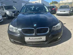 BMW 320 Touring 320i/Automatik/TüvNEU/Navi/PanoramaDach