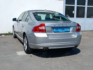 Volvo S80 Lim. D5 Momentum 2,4 d Vollleder Klima PDC Bild 4