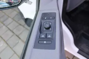 Volkswagen T6 Kombi DSG LR Navigation Klimaanlage PDC AHK 9-Sitze Bild 5