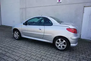 Peugeot 206 1.6 16V Cabrio Radio Klima 2.Hand Tüv Neu Bild 5