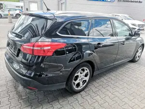 Ford Focus 1.5 Titanium Automatik Euro6 Navi Rückfa-Kamera Bild 4