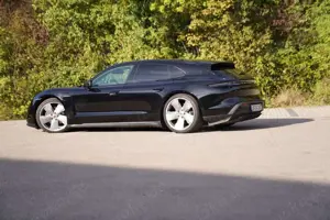 Porsche Taycan Sport Turismo 1 Hand/LED/PANO Bild 2