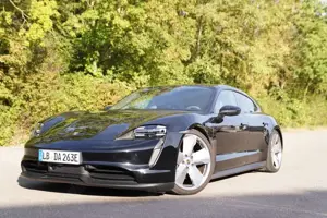 Porsche Taycan Sport Turismo 1 Hand/LED/PANO Bild 3