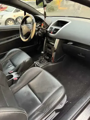 Peugeot 207 CC 120 VTi Urban Move Bild 2