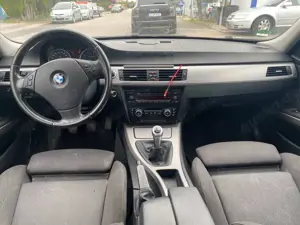 BMW 318 318i Touring Bild 3