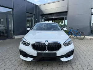 BMW 118 i Advantage Bild 2