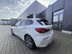 BMW 118 i Advantage Bild 4