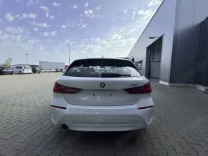 BMW 118 i Advantage Bild 5