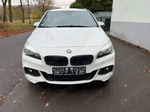 BMW 220 Bild 2