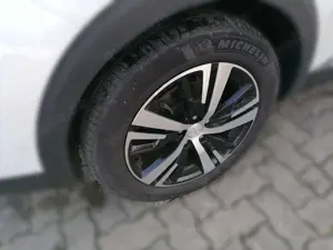 Peugeot 5008 2.0 BlueHDi 180 FAP GT Navi PDC Pano LED Bild 4