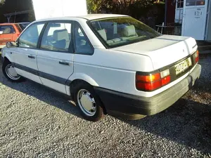 Volkswagen Passat AUTOMATIK 1.8 Lim.Oldtimer/ FH+elSD+ZV+Airbags+ABS