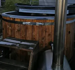 Badefass Hottub Deluxe Whirlpool mit Holzofen Badezuber