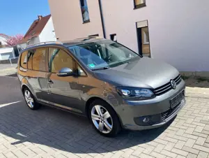 Volkswagen Touran 1.6 TDI Cup Pano Navi AHK Bi-Xenon