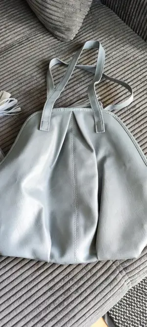 2 neue hellblaue Handtaschen