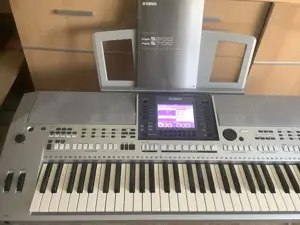 Yamaha PSR S700