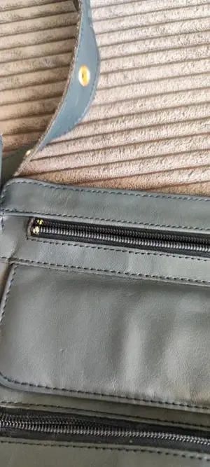 Blaue Handtasche gebraucht