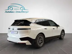 BMW iX 50 xDrive Sport ACC LASER PANO 360° AHK 4Z H/K Bild 3