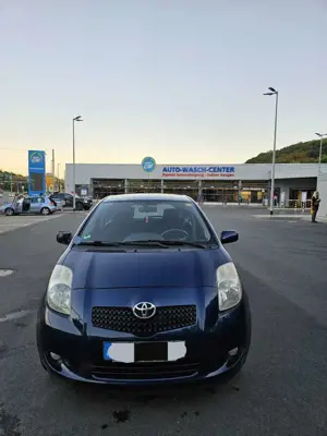 Toyota Yaris 1.0 VVT-i Cool Bild 1