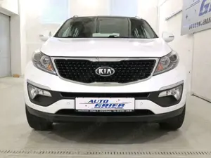 Kia Sportage Attract 2WD, Panod, Xenon, Alu, PDC Bild 3