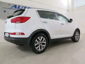 Kia Sportage Attract 2WD, Panod, Xenon, Alu, PDC Bild 2