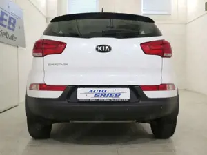 Kia Sportage Attract 2WD, Panod, Xenon, Alu, PDC Bild 4