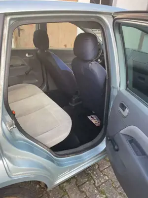 Ford Fiesta Fiesta  5-Türer 1.4 Ghia Bild 3