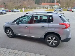 Peugeot 2008 Allure 1.6 e-HDi Bild 3