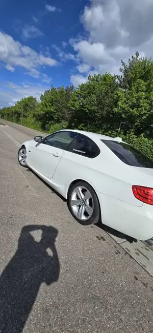 BMW 330 330d xDrive Coupe Aut. Bild 2