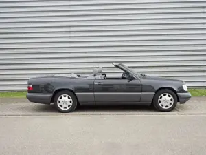 Mercedes-Benz E 220 TOP - Liebhaberfahrzeug W 124 220 E Cabrio 1 A