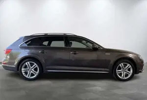 Audi A4 allroad quattro ACC Navi 18"Alu PDC Spurhalte LED AHK Bild 4