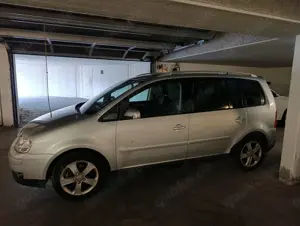 Verkaufe VW Touran 1,9 Diesel BJ 2005 mit AHK Sitzheizung, und restlichen Tüv zum Anmelden bis Juni