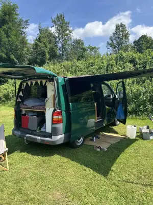Volkswagen T5 Kombi Camper Trandporter Van (fast California)