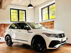 Volkswagen Tiguan 2.0 TSI DSG 4M R-Line BlackStyle Matrix Bild 2