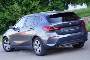 BMW 118 i Navi SHZ PDC PANO LED DAB aSp dunkle Scheiben Bild 4
