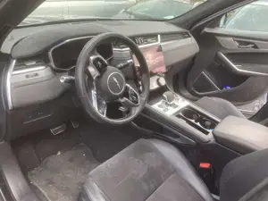 Jaguar F-Pace SVR AWD Bild 2