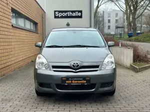 Toyota Corolla Verso 1.8 Executive/7-SITZER/AUTOMATIK/R Bild 2