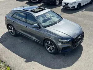 Audi Q8 3.0 TDI qu S line AHK PANO KAM MATRIX ACC 21"