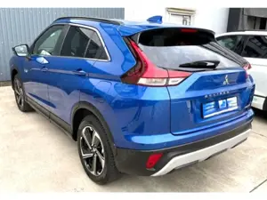 Mitsubishi Eclipse Cross Mitsubishi Plug-in Hybrid Plus ( Fahrzeug steht in Bild 4
