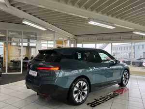 BMW iX 40 xDrive AUT./LASER/360°CAM/AHK/HUD Bild 3
