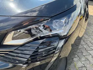 Peugeot 3008 1.5 BlueHDi 130 GT Navi PDC Pano LED SpurH Bild 3