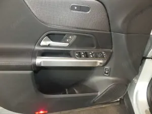 Mercedes-Benz GLB 200 7G-DCT, PROGRESSIVE, MBUX High End, Distronic Bild 4